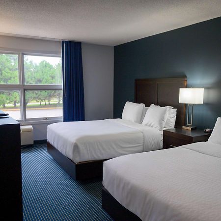 Days Inn By Wyndham Sarnia Harbourfront Екстер'єр фото