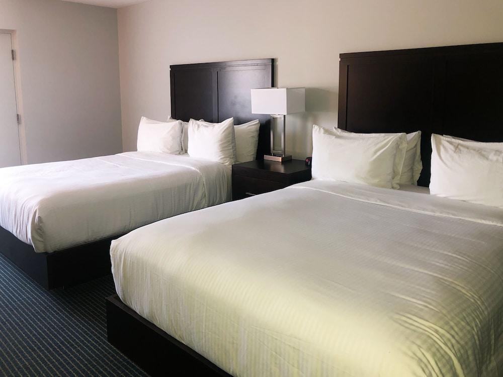 Days Inn By Wyndham Sarnia Harbourfront Екстер'єр фото