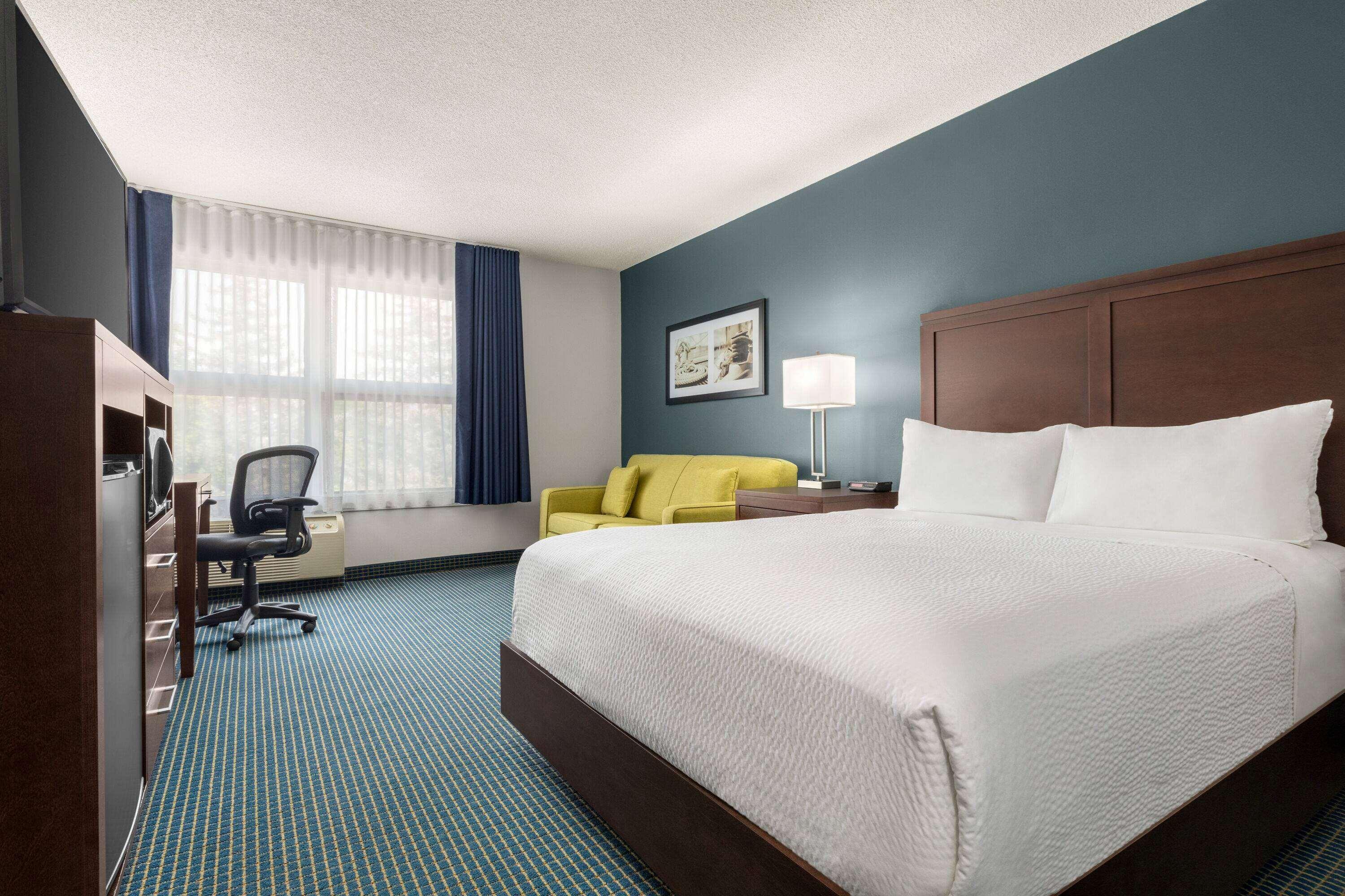 Days Inn By Wyndham Sarnia Harbourfront Екстер'єр фото