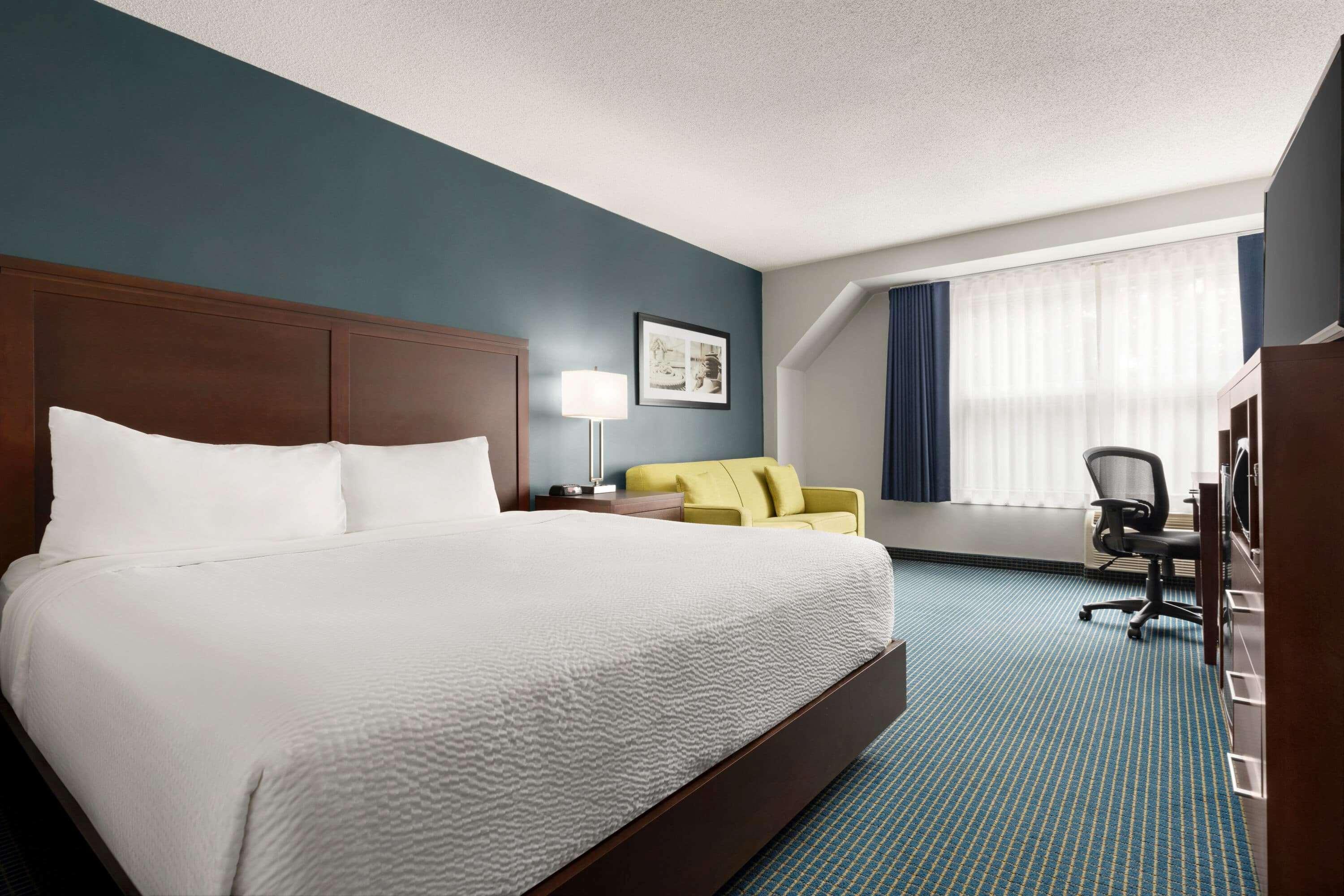 Days Inn By Wyndham Sarnia Harbourfront Екстер'єр фото