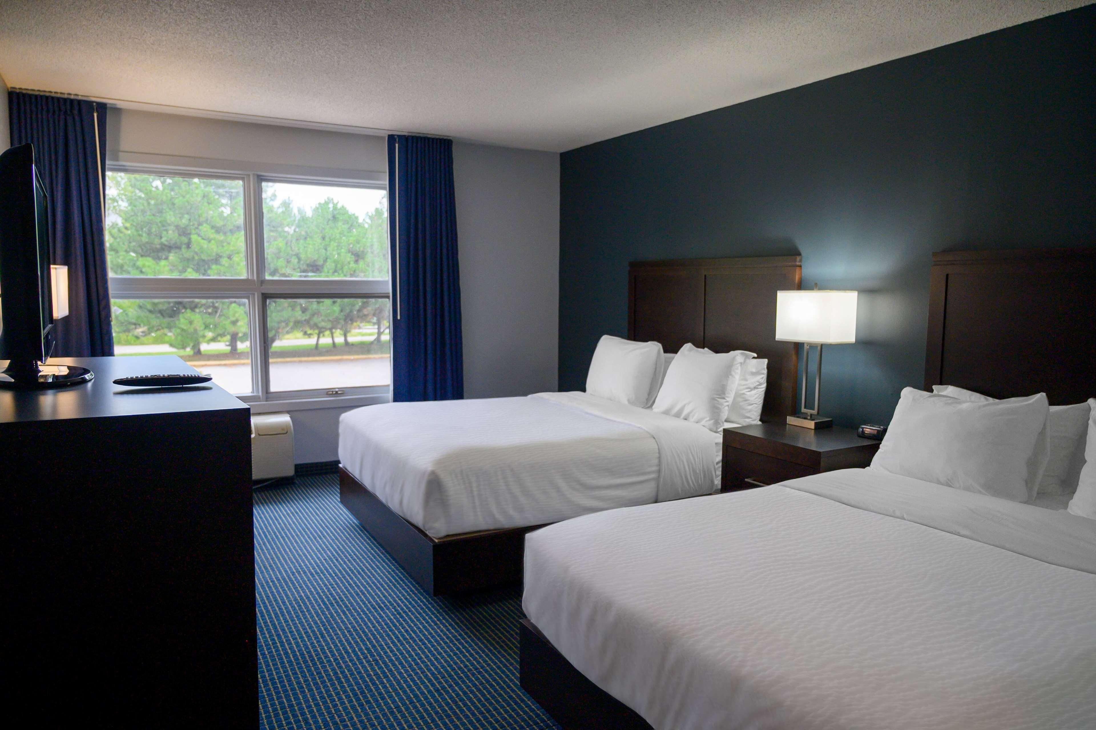 Days Inn By Wyndham Sarnia Harbourfront Екстер'єр фото