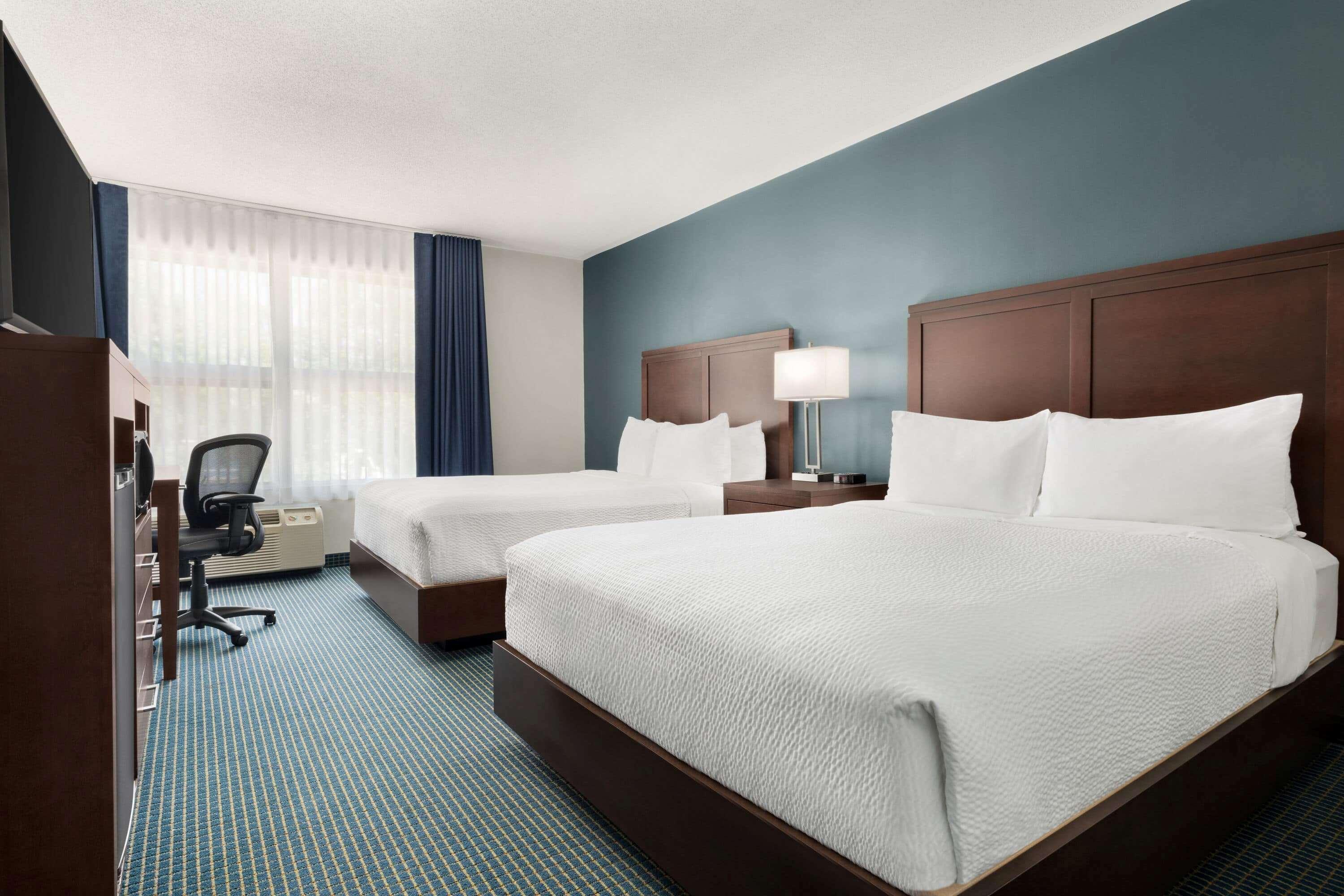 Days Inn By Wyndham Sarnia Harbourfront Екстер'єр фото